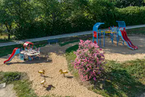 253745 - Kinderspielplatz auf dem Campingplatz
