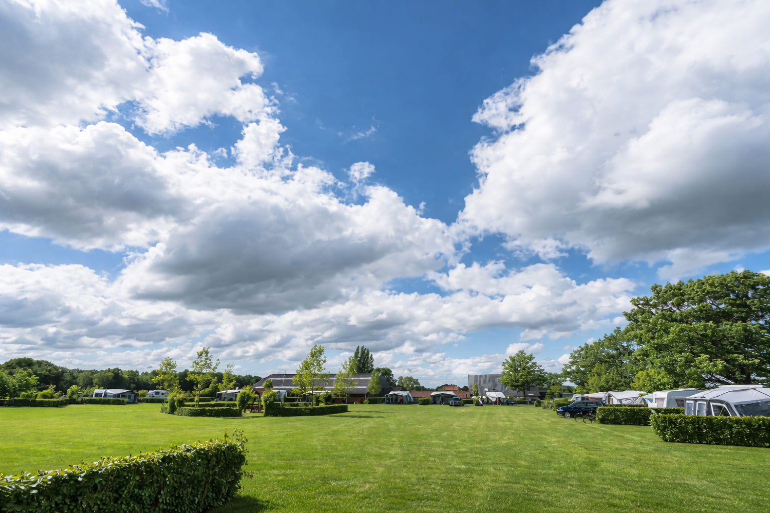 Camping Heuvelland Oaze  50+ boerderijcamping Heuvelland Oaze - Campingplatz im Sommer