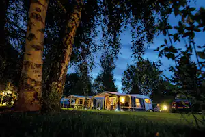 50plus Campingpark Fisching - Stellplätze am Abend