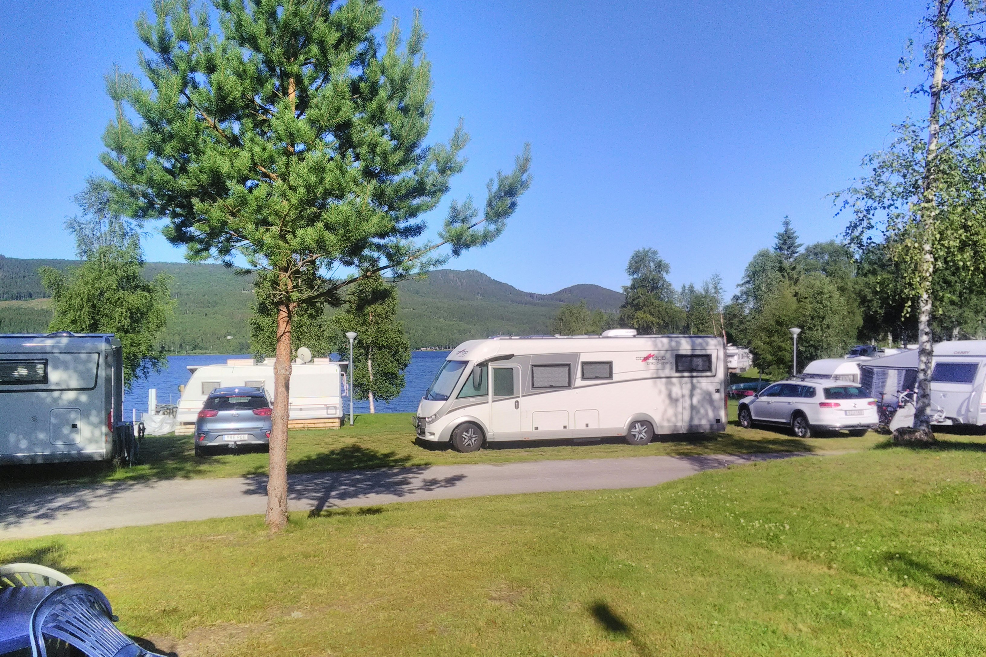 Värmlands Sjö och Fjäll Camping  Abbas Camping - Standplatzwiese auf dem Campingplatz