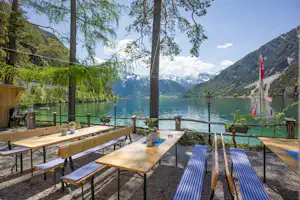 Achensee Camping Schwarzenau - Restaurantgarten mit Blick auf den Achensee