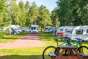 Älvdalens Camping - Stellplätze im Schatten der Bäume