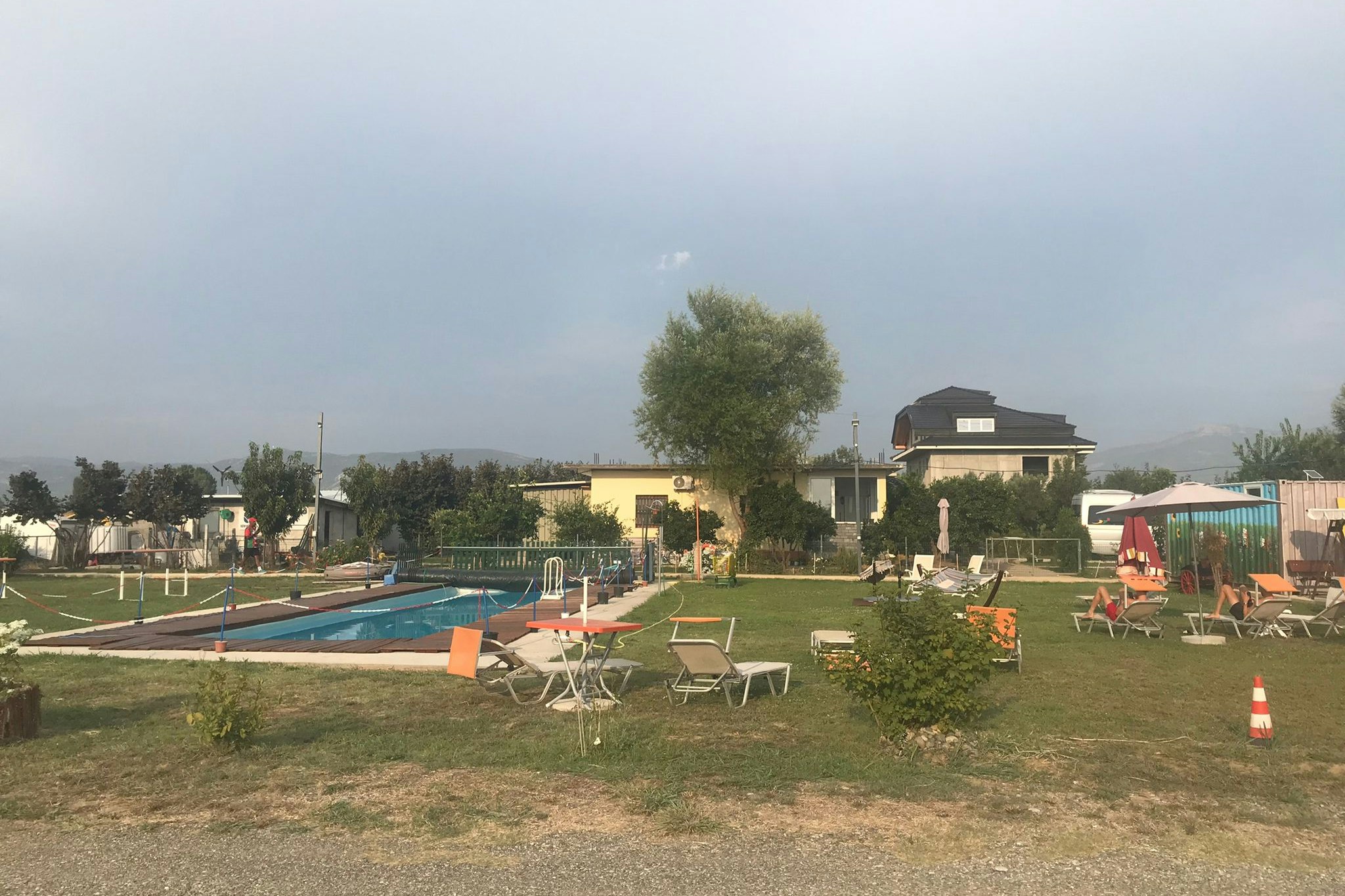 Agri Camping Italiano Eucalyptus - Blick auf den Pool auf dem Campingplatz