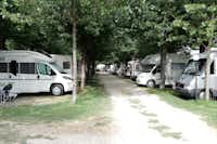Agri Camping Mare Nostrum - Wohnmobil- und  Wohnwagenstellplätze im Schatten der Bäume