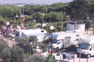 Agricampeggio Capo Scalambri - Wohnwagenstellplätze im Grünen auf dem Campingplatz