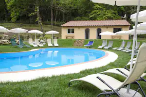Agricampeggio La Valle - - Poolbereich vom Campingplatz im Grünen