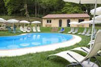 Agricampeggio La Valle  -   -  Poolbereich vom Campingplatz im Grünen