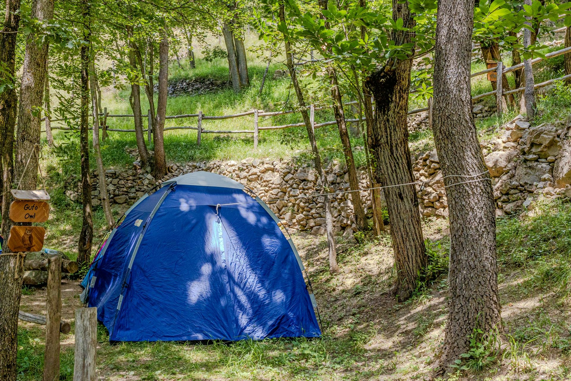 Agricampeggio Mac a pè  Agricampeggio Mac a pe' - Zeltplatz zwischen den Bäumen auf dem Campingplatz