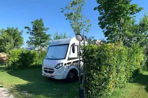 Agricampeggio Oasi del Garda - Standplätze im Grünen auf dem Campingplatz