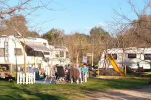 Agricamper Torre Sabea - Wohnwagenstellplätze im Grünen auf dem Campingplatz