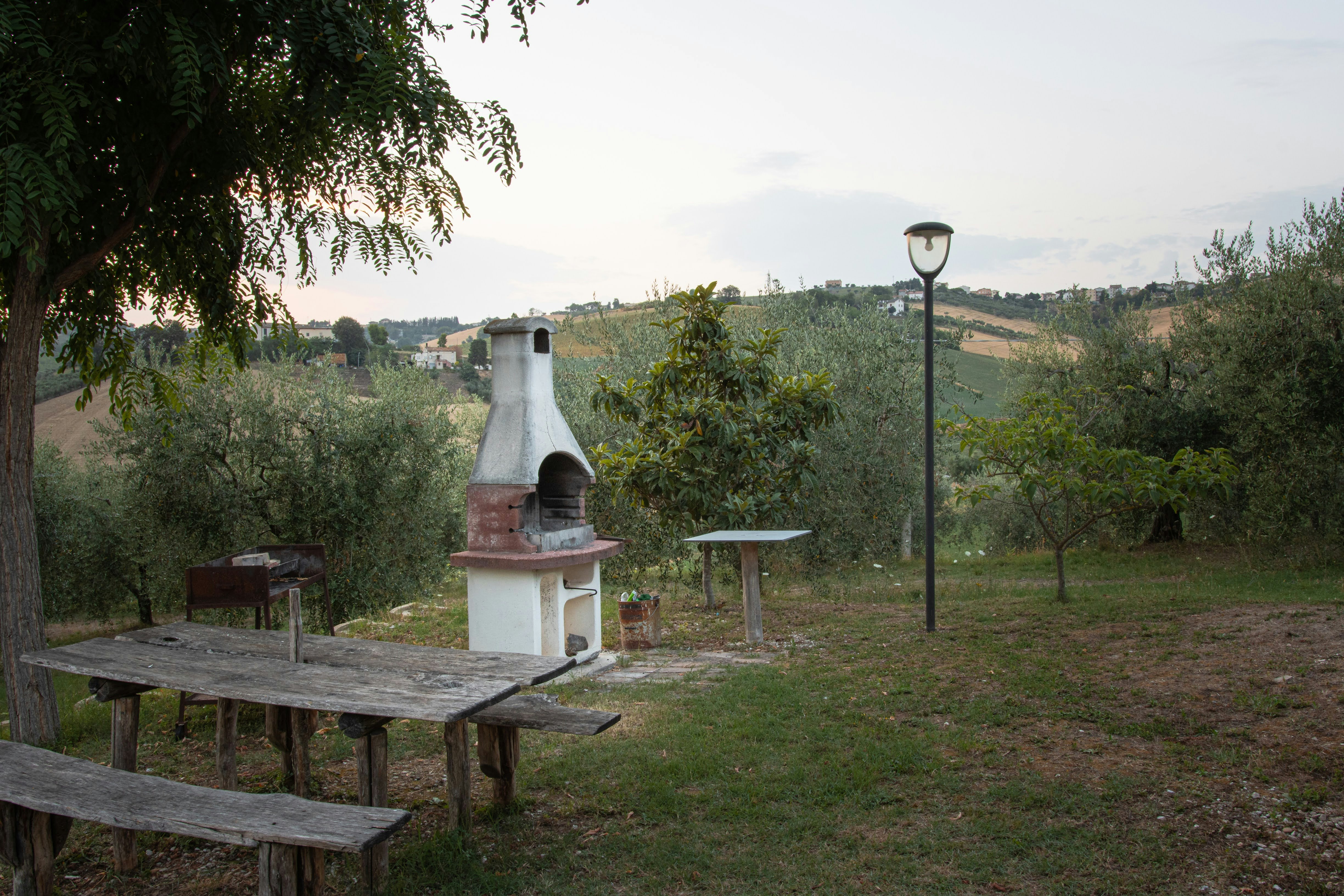 Agricamping Tramonto Rosso - Grillstelle auf dem Campingplatz