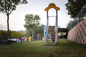 Agricamping Tramonto Rosso - Spielplatz auf dem Campingplatz