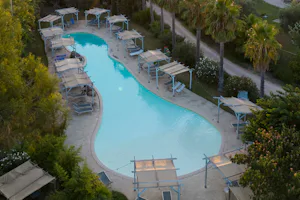 Agriglamping Butterfly House Sardegna - Luftaufnahme des Pools auf dem Campingplatz