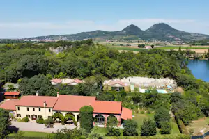 Agriturismo Alba - Luftaufnahme des Campingplatzes