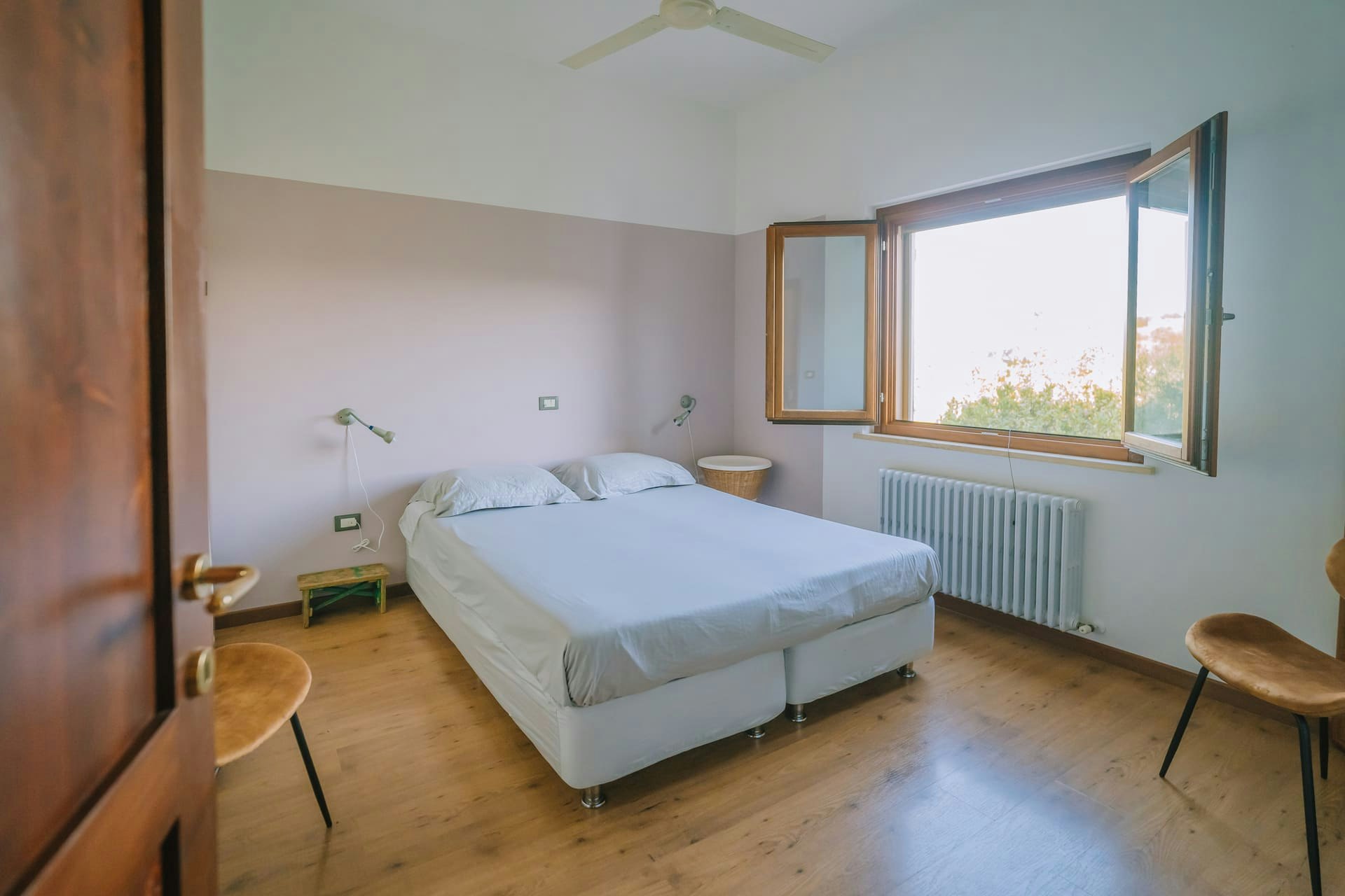 Agriturismo Angeli Sognanti - Innenansicht Schlafzimmer in Mietunterkunft Apartment Oliva auf dem Campingplatz