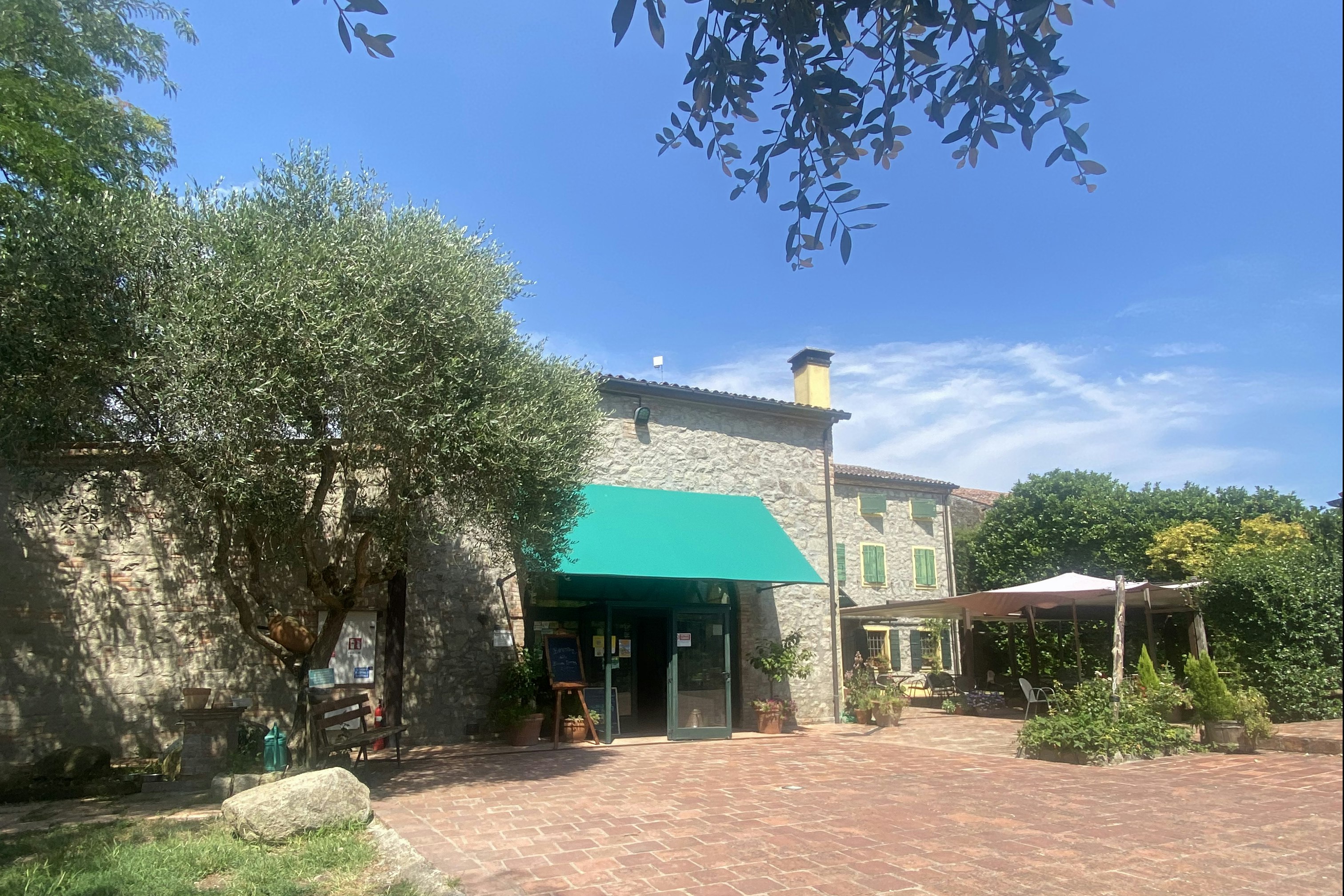 Agriturismo Biologico La Buona Terra - Gebäude auf dem Campingplatz