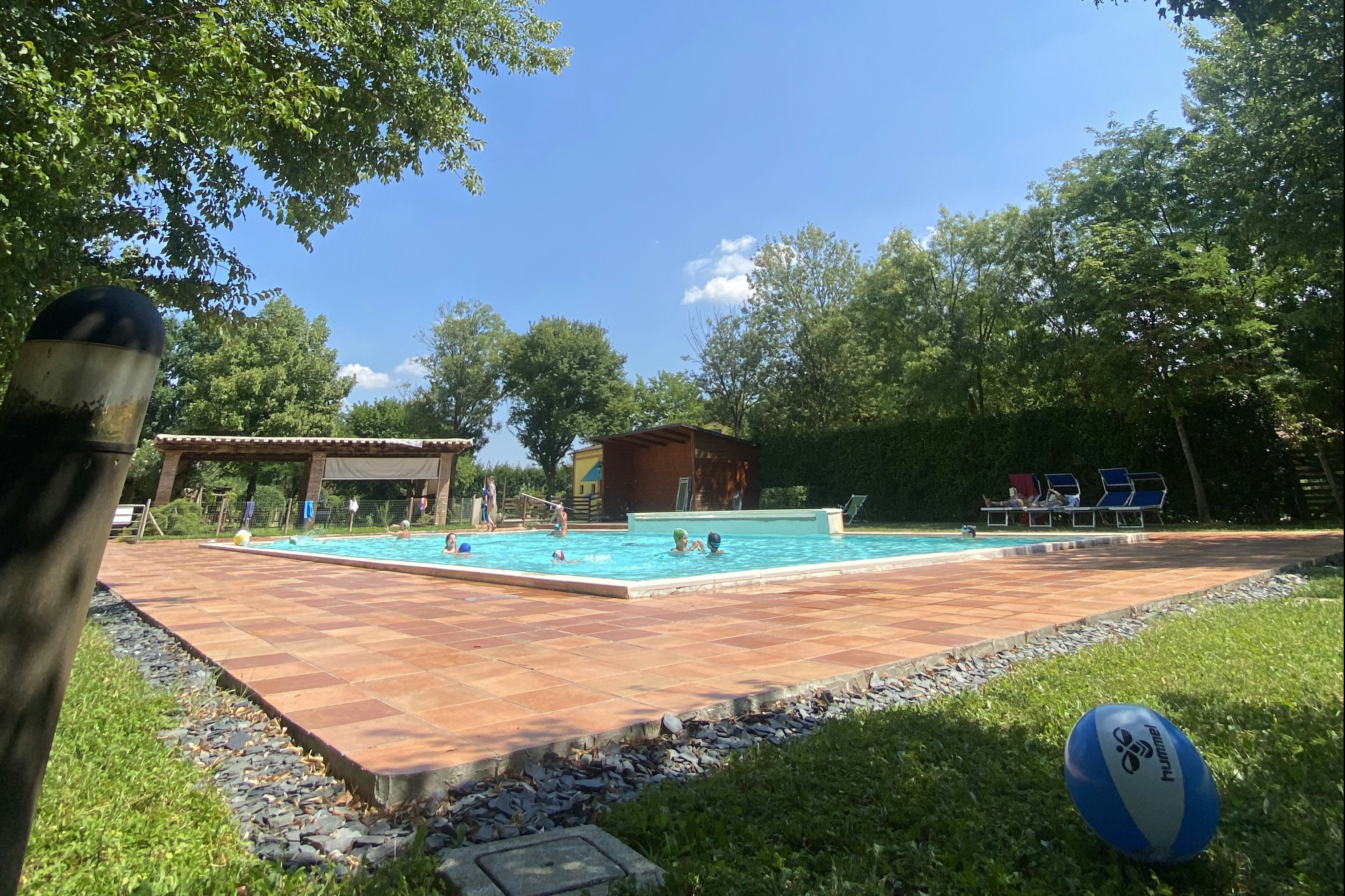 Agriturismo Biologico La Buona Terra - Pool auf dem Campingplatz