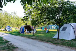 Agriturismo Cascina Le Volpi - Standplätze im Grünen auf dem Campingplatz
