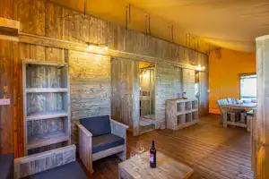 Glamping Tenuta Regina Bed&Breakfast Agriturismo Tenuta Regina - Innenansicht eines Mobilheims