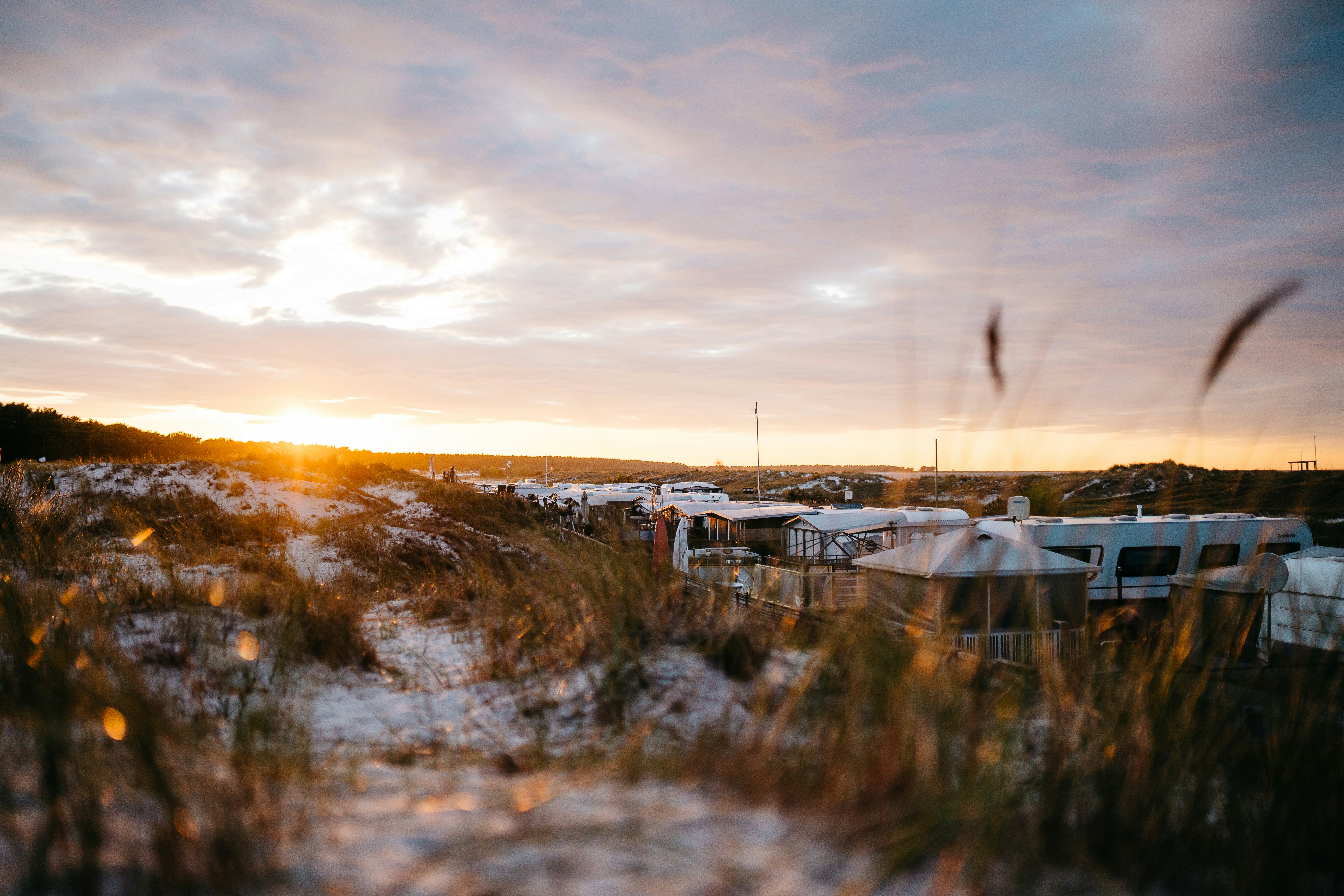 Ahoi Camp Darß - Blick auf die Standplätze bei Sonnenuntergang