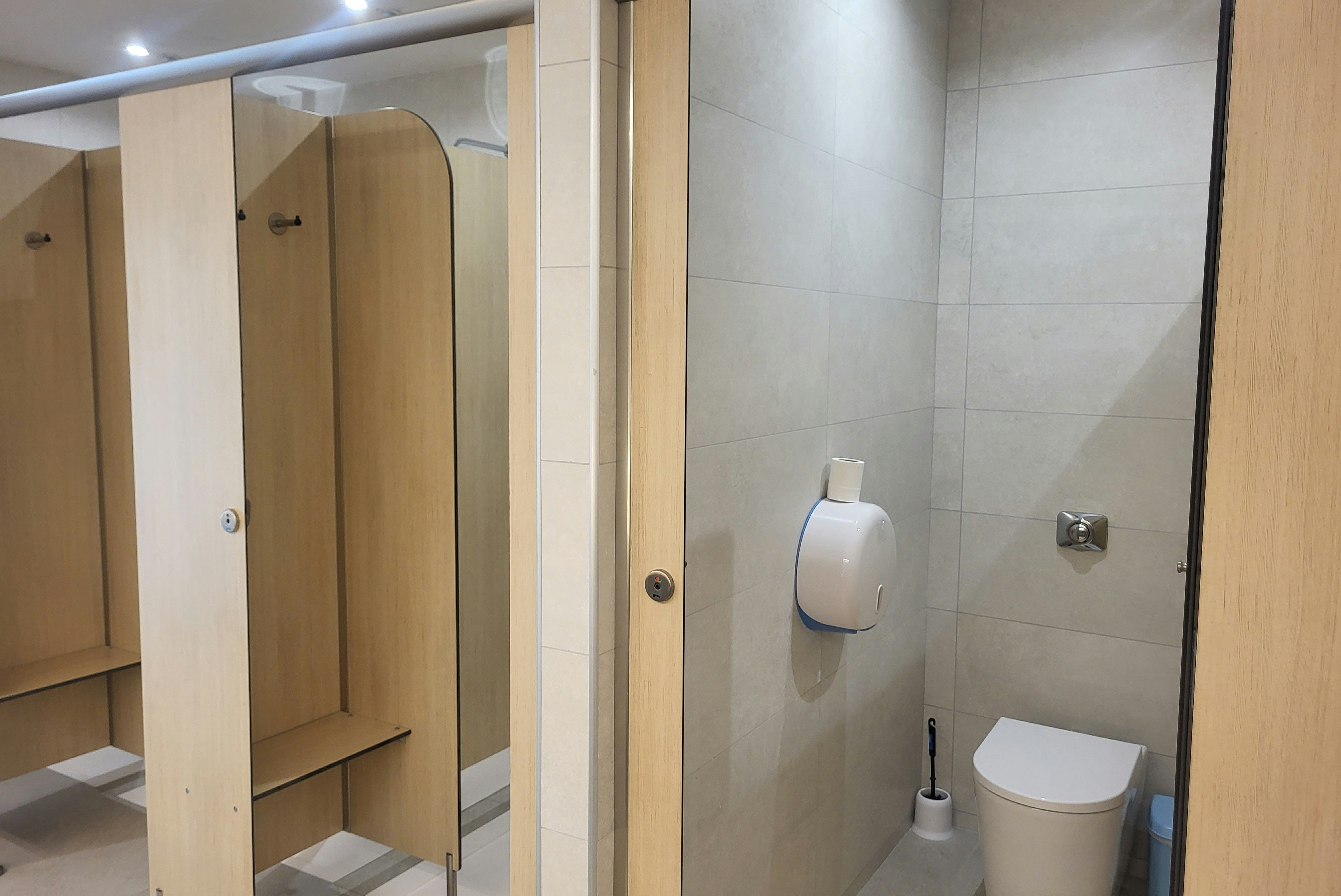 Aigüestortes Camping Resort  - Innenansicht des Sanitärgebäudes