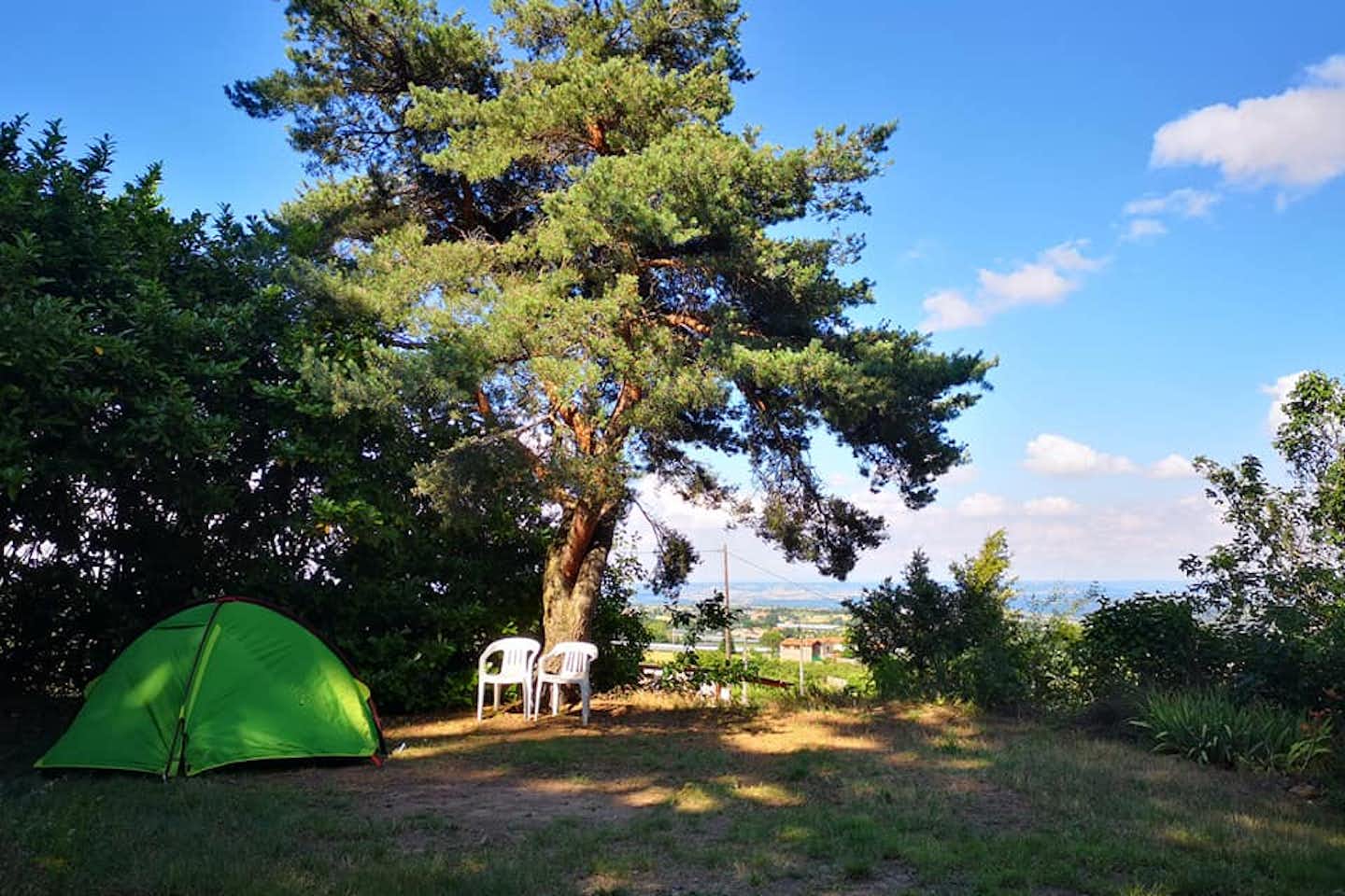 Aire Naturelle de Camping Les Cerisiers - Zeltplatz im Schatten der Bäume