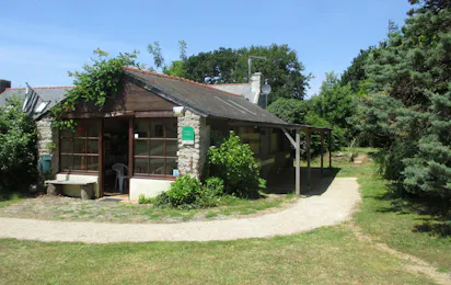Aire Naturelle de Camping Vert Keraluic