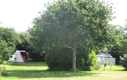 Aire Naturelle de Camping Vert Keraluic