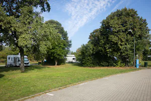 MICAMPA Wien Donau - Blick auf die Standplätze auf der Wiese