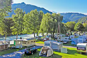 Aktiv-Camping Prutz - Campingbereich für Zelte und Wohnwagen im Schatten der Bäume