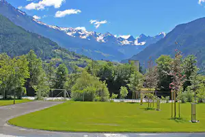 Aktiv-Camping Prutz - Wohnwagenstellplätze auf dem Campingplatz mit Blick auf die Alpen