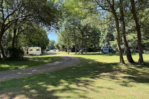 Alderstead Heath Caravan Club Site - Wohnmobil- und Wohnwagenstandplätze auf der Wiese