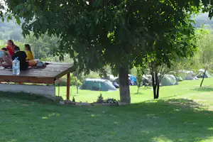 Alexandrovo Camping - Zeltwiese im Grünen auf dem Campingplatz
