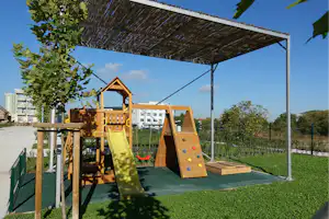 Alliance Glamping & Hotel - Kinderspielplatz auf dem Campingplatz
