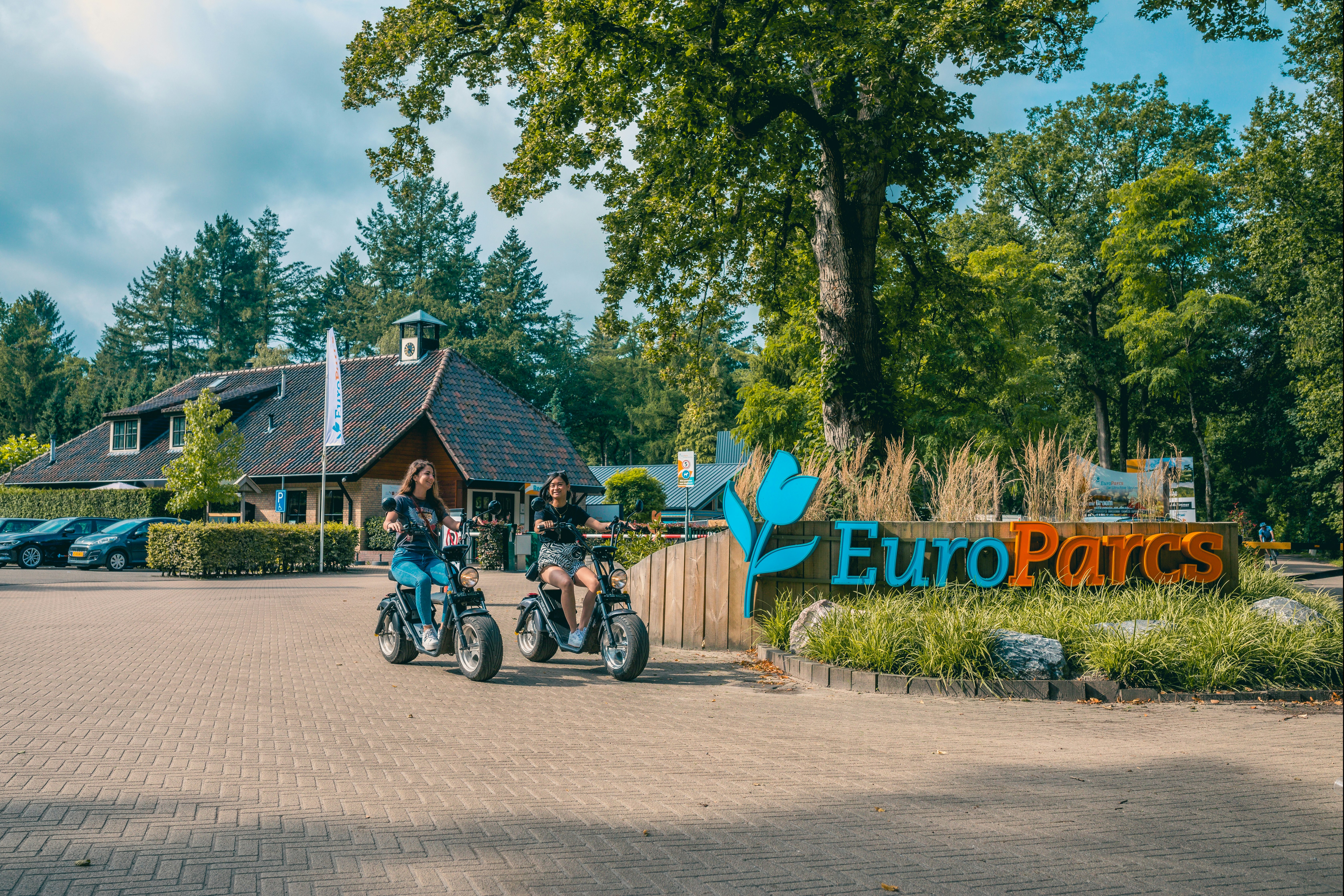 EuroParcs De Utrechtse Heuvelrug  Allurepark Laag Kanje - Eingang des Campingplatzes