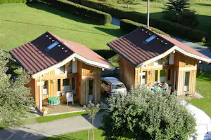Alpencamp Kärnten - Chalets mit Veranden auf dem Campingplatz