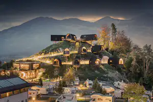 Alpencamping Nenzing - Campingplatz Luftaufnahme bei Nacht