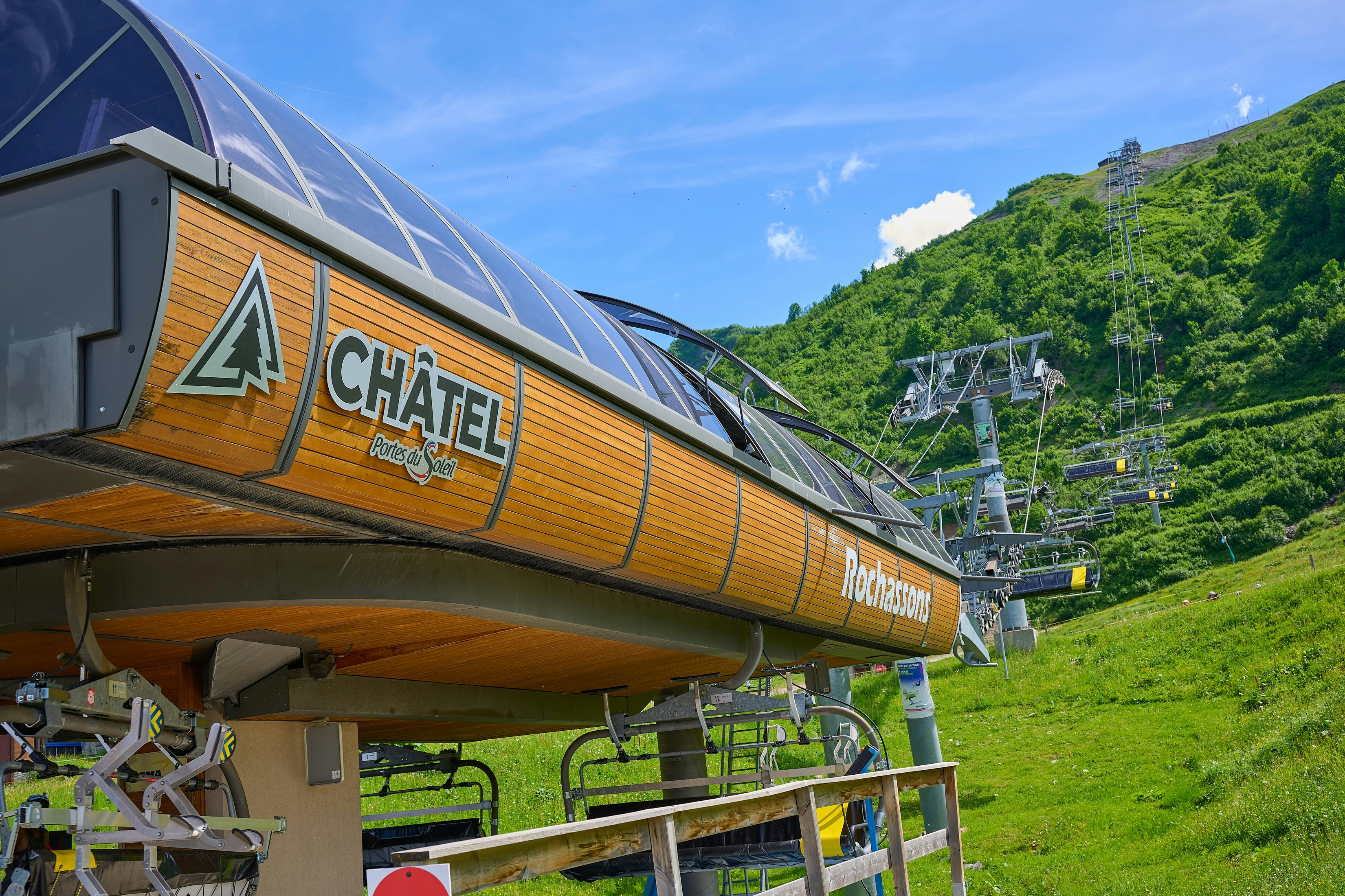 AlpResort Portes du Soleil - Gondelbahn auf dem Campingplatz