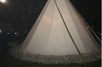 Amazonas-Camp - Tipizelt auf dem Campingplatz