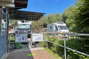 An der Metow-Ferienpark - Außenansicht des Sanitärgebäudes
