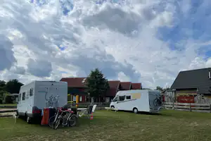 An der Metow-Ferienpark - Wohnmobil- und Wohnwagenstellplätze