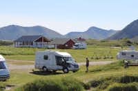 Andenes Camping - Wohnmobil- und  Wohnwagenstellplätze auf der Wiese