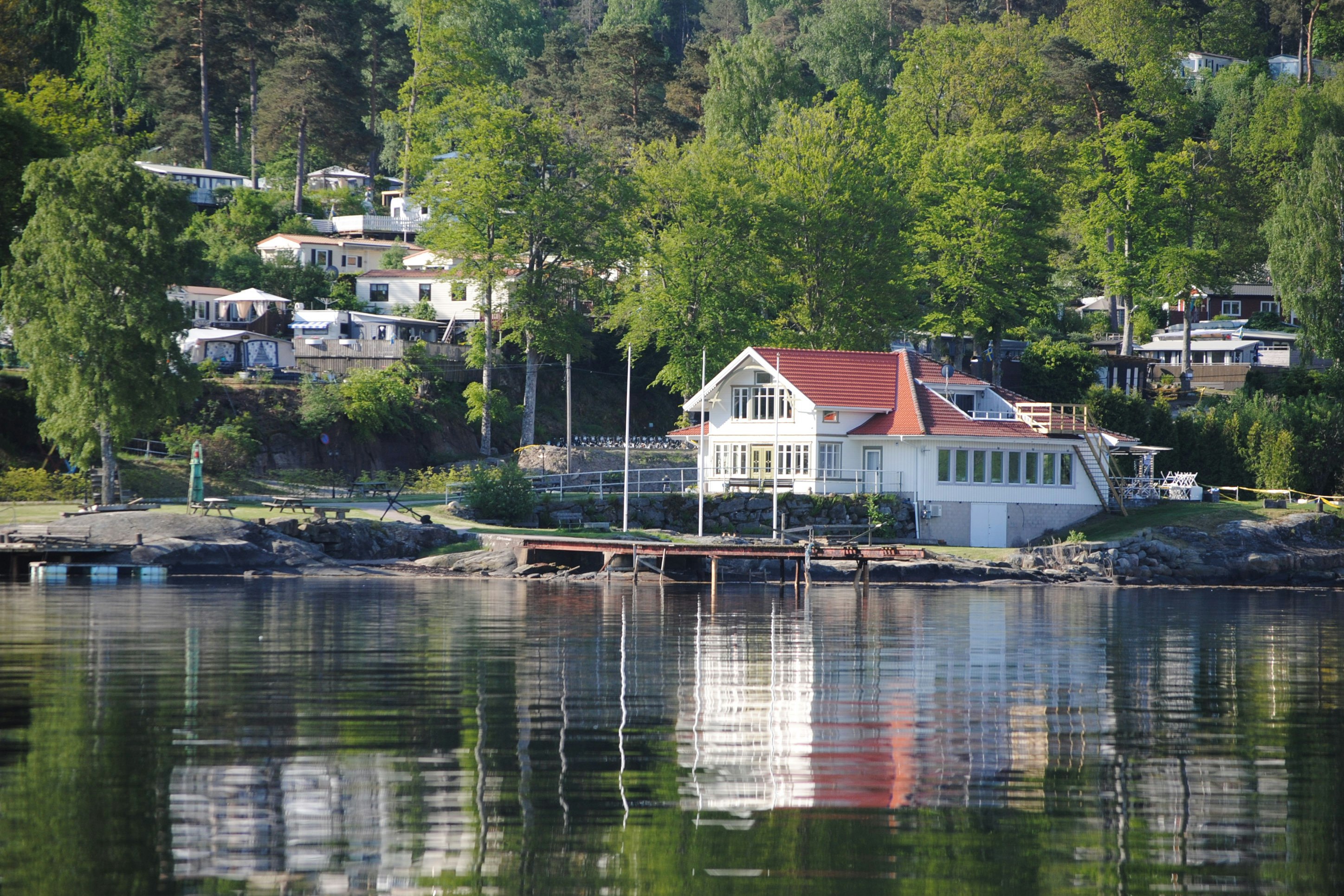 Anfasteröd Gårdsvik - Rezeptionsgebäude und Restaurant am Ufer des Sees