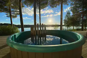 First Camp Ansia – Lycksele Ansia Camping - Pool auf der Terrasse eines Mobilheims