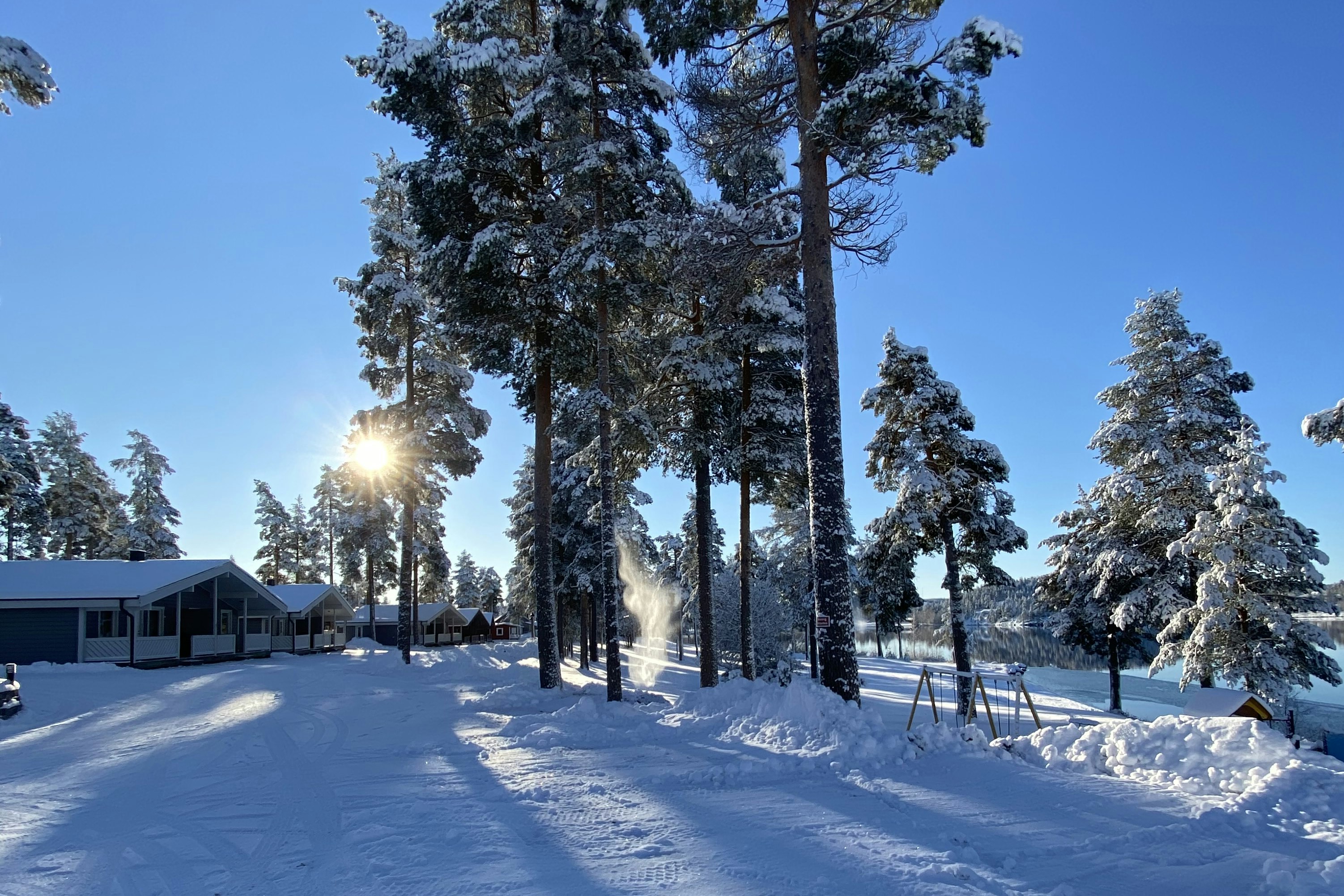 First Camp Ansia – Lycksele  Ansia Camping - Verschneiter Campingplatz im Winter