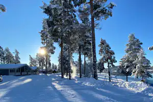 First Camp Ansia – Lycksele Ansia Camping - Verschneiter Campingplatz im Winter