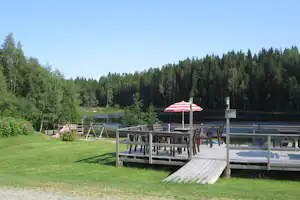 Antjärns Camping - Restaurant Terrasse mit Blick auf den See