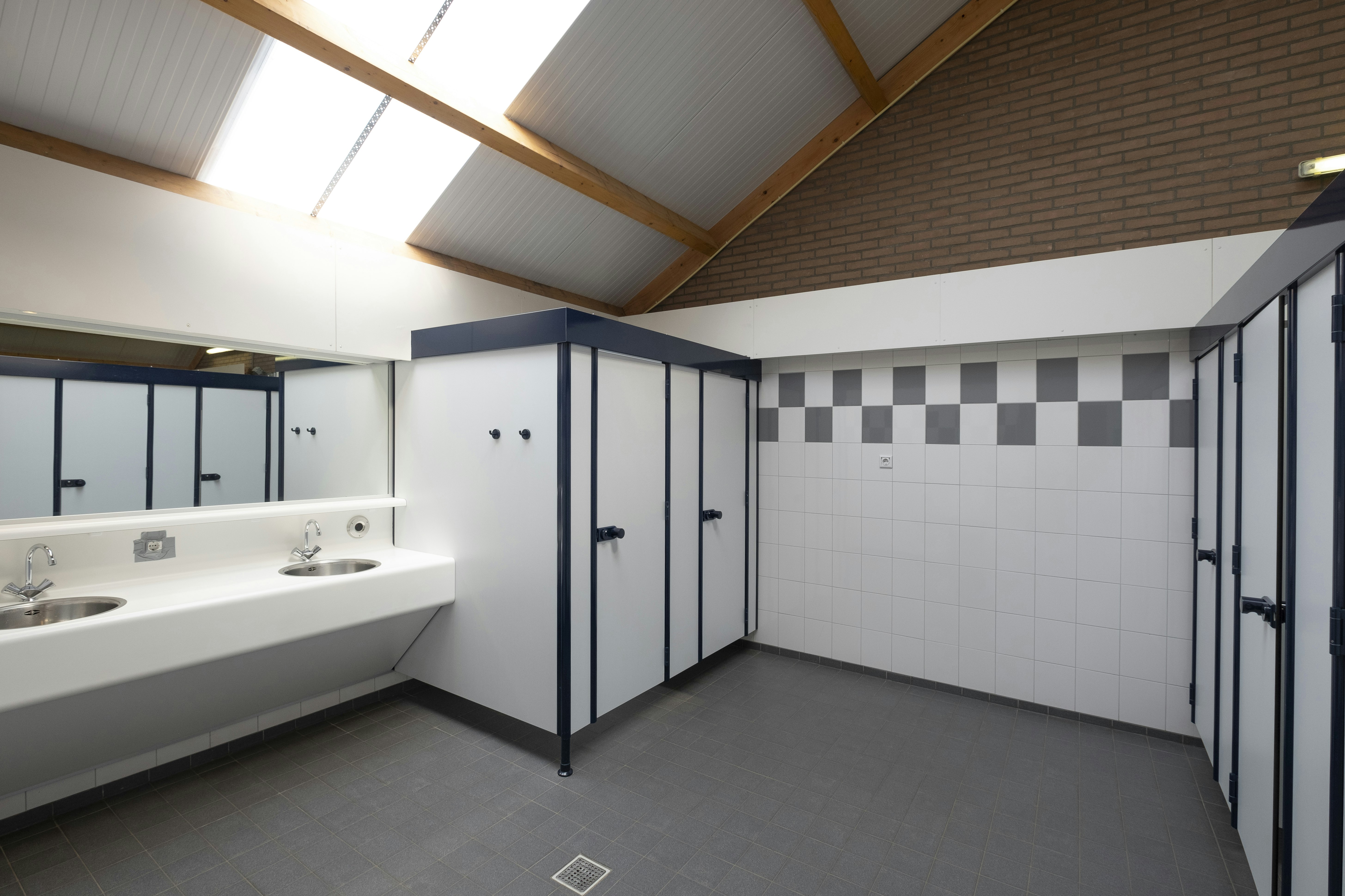 Aqua Centrum Bremerbergse Hoek  - Innenansicht des Sanitärgebäudes