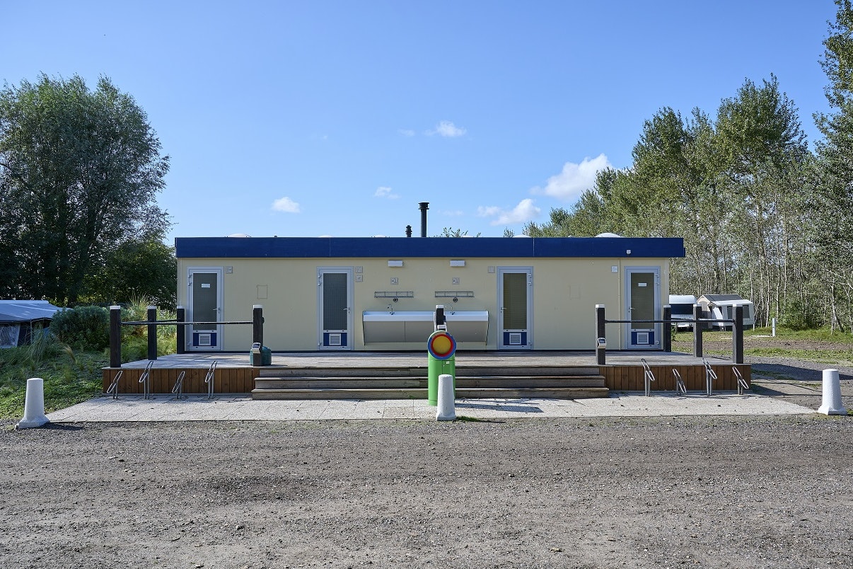 Aqua Centrum Bremerbergse Hoek - Außenansicht des Sanitärgebäudes