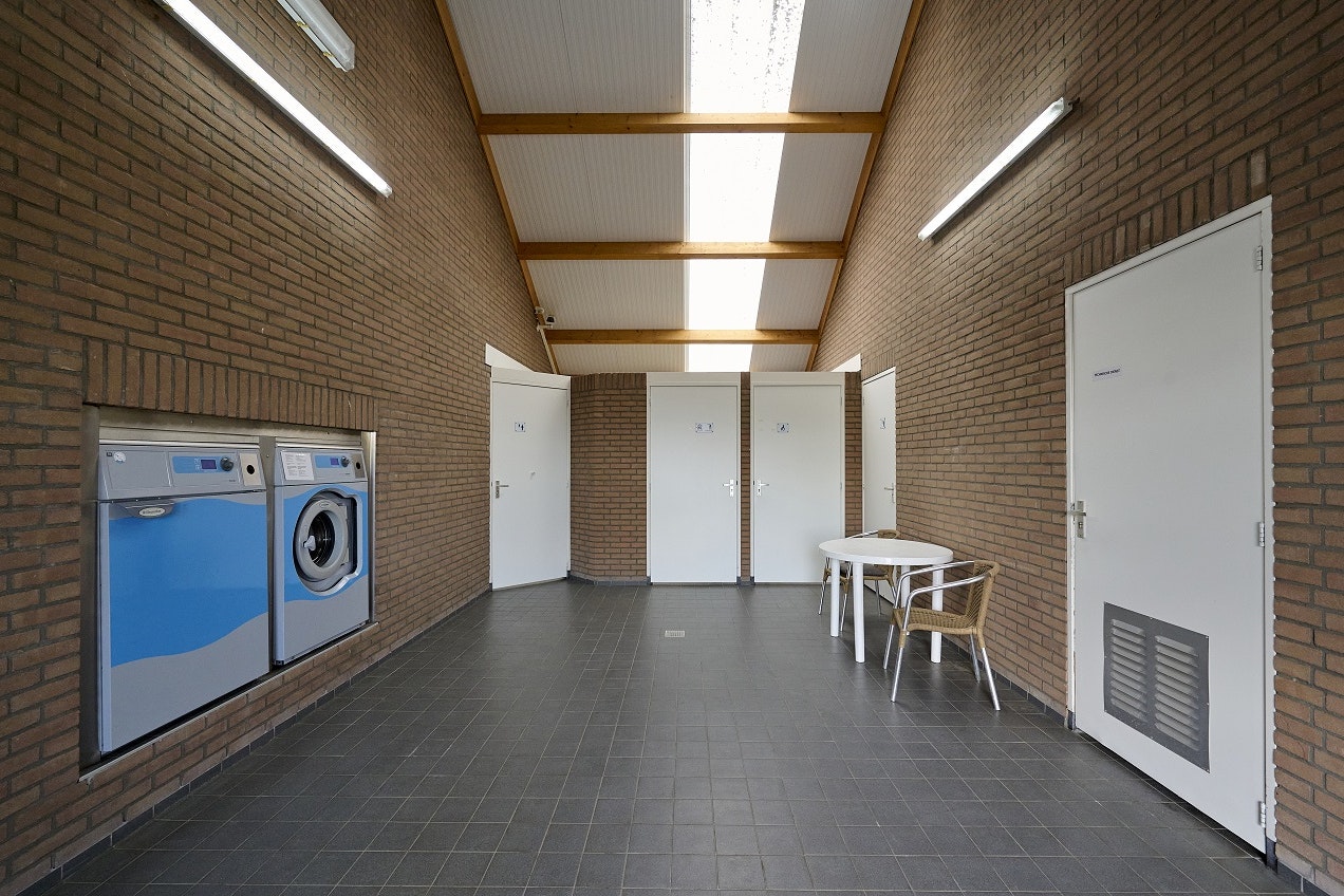 Aqua Centrum Bremerbergse Hoek - Waschmaschine und Trockner im Sanitärgebäude